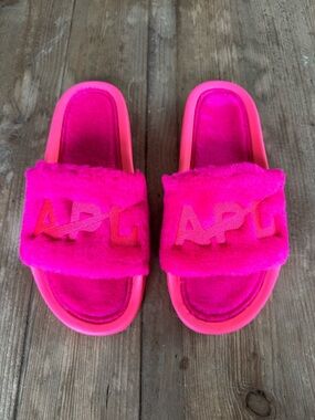 APL Athletic Propulsion Labs Women's Shearling Slide, Neon Pink Size 8 $246